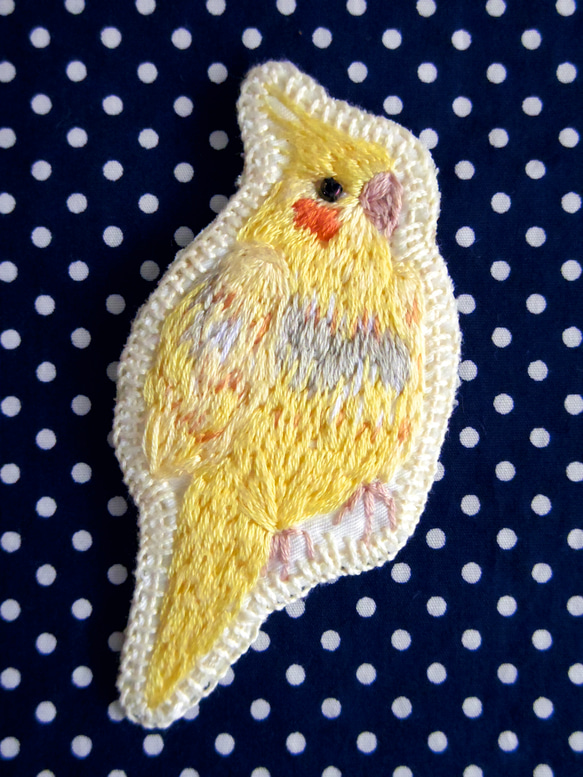 オカメインコの手刺繍ブローチセット<sujja（シューニャ）> 2枚目の画像