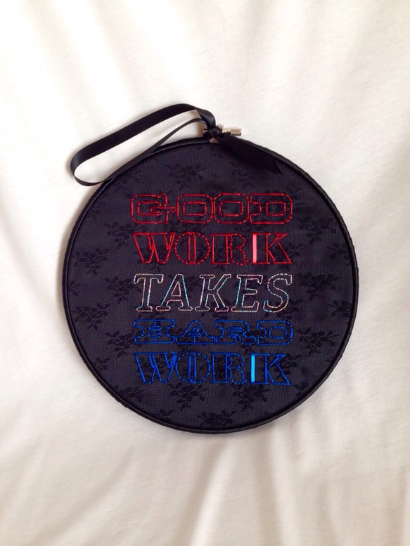 【オーダー作品】刺繍フープ壁掛け「Good Work takes Hard Work」 3枚目の画像