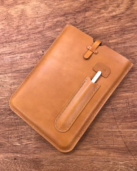 iPad Pro11•iPad Airとsmart keyboard folioの革ケース。 iPad