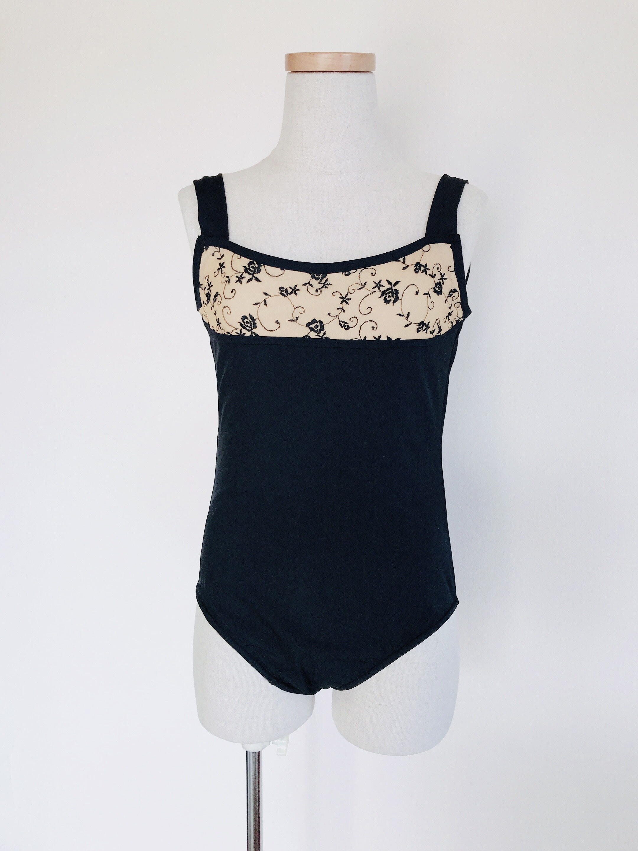 チュールレースキャミソールレオタード　ベージュ