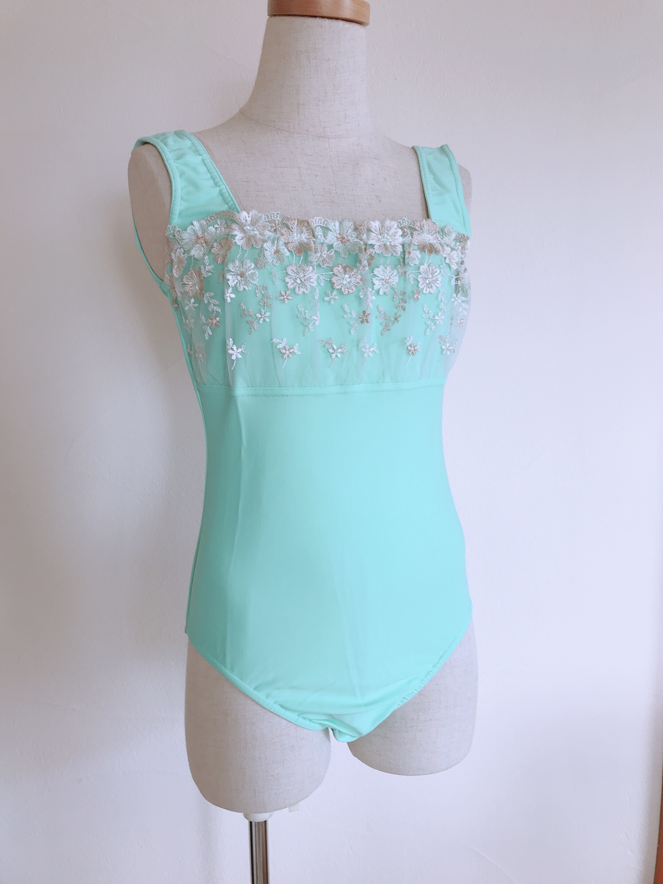 シャーリングレースタンクレオタード