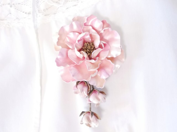 [K&#39;s 訂購] 舊玫瑰花蕾皮革胸花（甜粉色） 第1張的照片