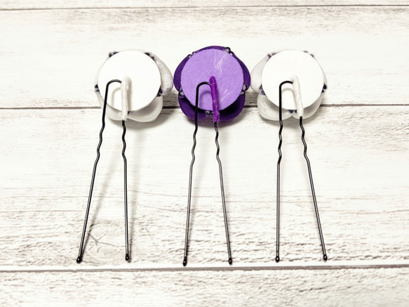つまみ細工の髪飾り【紫×白】Ｕピン３本セット 4枚目の画像