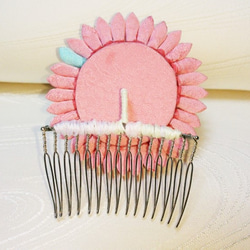 つまみ細工の髪飾り(コーム)【ピンク・水色】 3枚目の画像