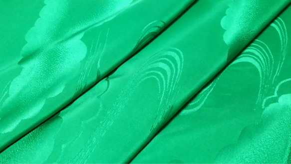 正絹長襦袢地 はぎれ【雲･流水模様織り出し】濃い緑 ５０cm 1枚目の画像