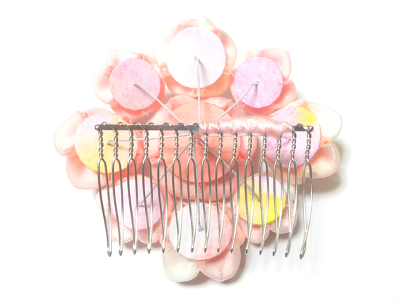 つまみ細工　桜の髪飾り（ヘアコーム）【ピンク暈し】 4枚目の画像