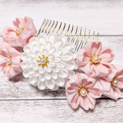 桜 つまみ細工の髪飾り ヘアコーム【ピンク･白】 1枚目の画像