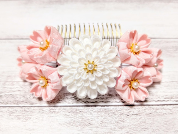 桜 つまみ細工の髪飾り ヘアコーム【ピンク･白】 2枚目の画像