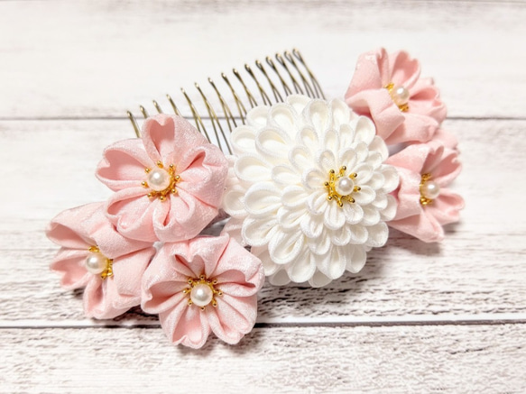桜 つまみ細工の髪飾り ヘアコーム【ピンク･白】 3枚目の画像