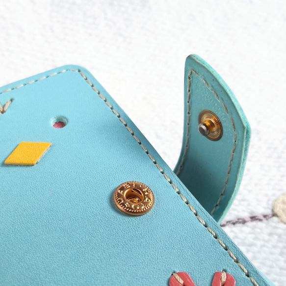 幸せの青い小鳥  三つ折りレザーキーケース＊カードポケット付き／水色 3枚目の画像