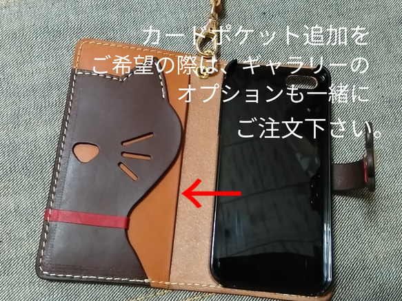 ＊カラーオーダー可＊肉球が可愛い 猫 in 手帳型レザースマホケース＊ストラップ付き／水色／全機種 4枚目の画像