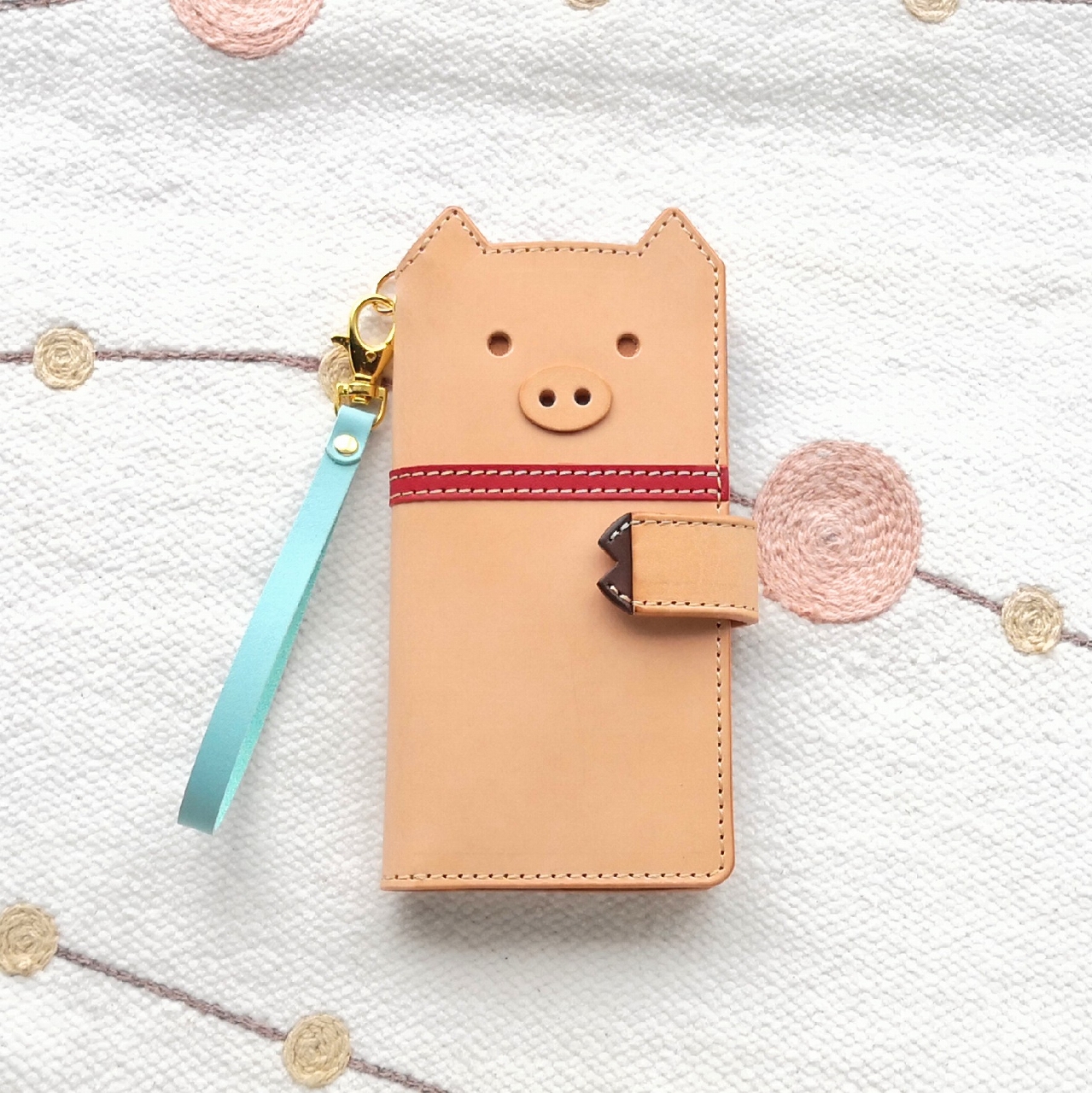 くるりんしっぽの豚さん 手帳型スマホケース＊ヌメ＊全機種
