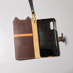 ＊仕舞い忘れのベロ出しにゃんこ＊leather sumyaho case＊手帳型レザースマホケース＊薄茶／全機種 2枚目の画像