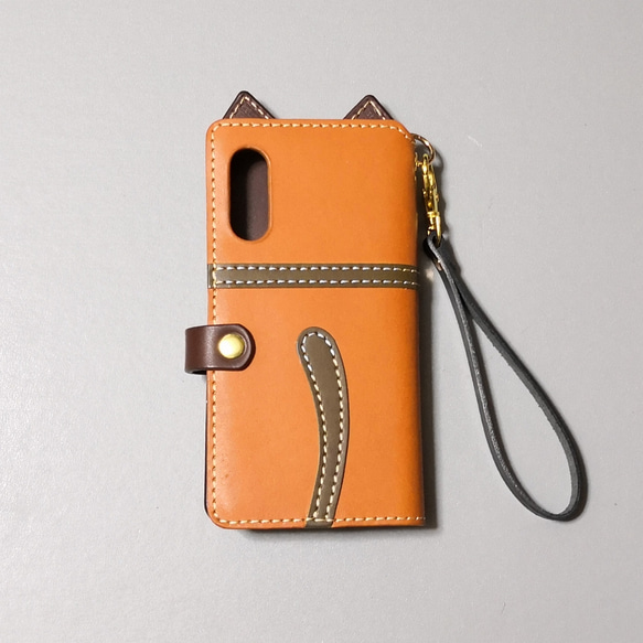 ＊仕舞い忘れのベロ出しにゃんこ＊leather sumyaho case＊手帳型レザースマホケース＊薄茶／全機種 3枚目の画像