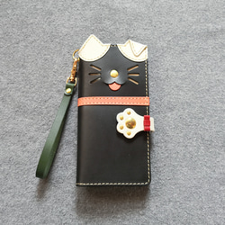 ＊仕舞い忘れのベロ出しハチワレにゃんこ＊leather sumyaho case＊手帳型レザースマホケース＊黒／全機種 1枚目の画像