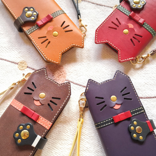 仕舞い忘れのベロ出しにゃんこ＊leather sumyaho case＊猫の手帳型