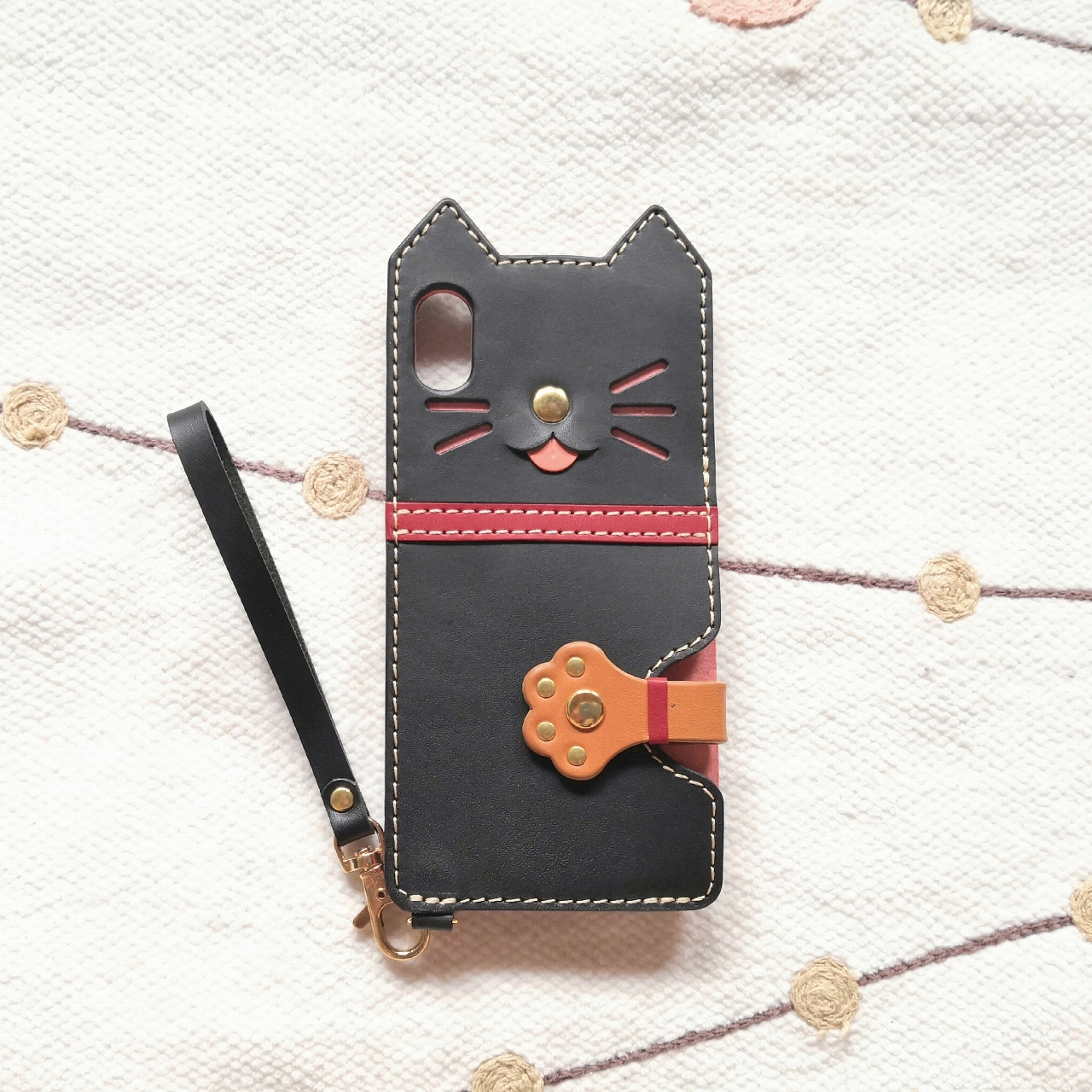 ＊カバー型＊ちょっと便利な仕舞い忘れのベロ出しにゃんこ レザースマホケース＊黒