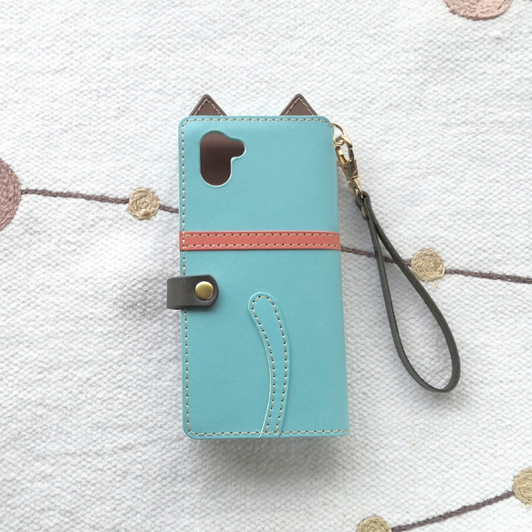 ＊仕舞い忘れのベロ出しにゃんこ＊leather sumyaho case＊手帳型レザースマホケース＊水色／全機種 2枚目の画像