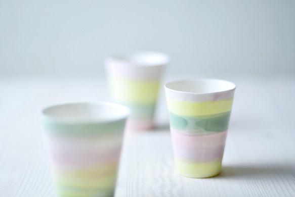 虹のカップ 1枚目の画像