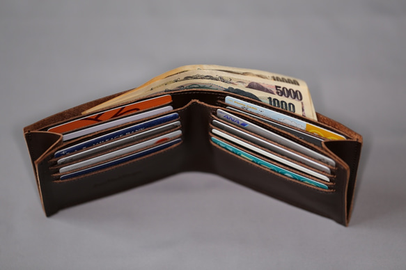 牛革　二つ折り財布（カード１６枚収納）焦茶 2枚目の画像