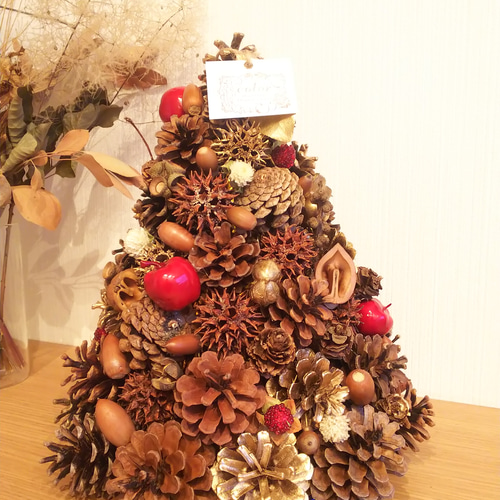 木の実と綿花のクリスマスツリー 木の実いっぱいのクリスマスツリー