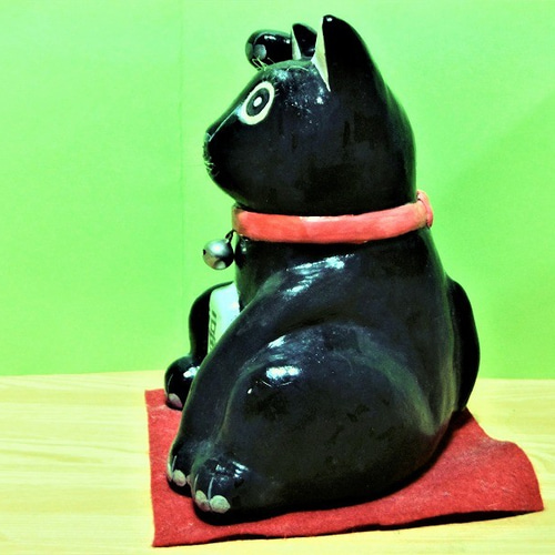 招き猫（巨大）に（黒）置物＃3（石粉粘土と新聞紙） その他置物 工房