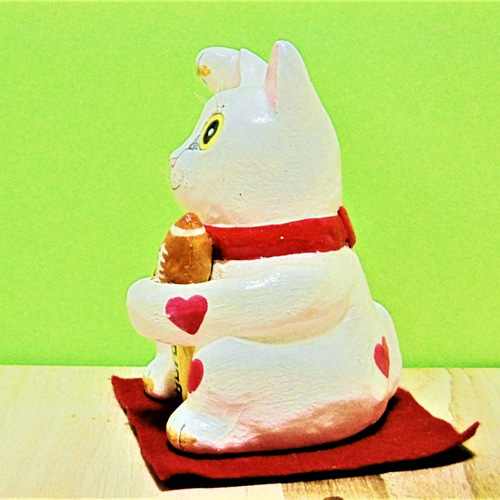 ラグビーボールの招き猫（大）置物＃15（紙粘土と新聞紙） その他置物  