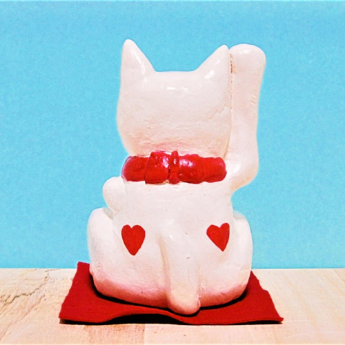 招き猫（大）（令和）に（ハート）置物＃23（紙粘土と新聞紙） その他