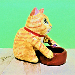 桶を持つ茶トラ猫（中）置物＃42（紙粘土と新聞紙） 3枚目の画像