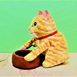 桶を持つ茶トラ猫（中）置物＃42（紙粘土と新聞紙） 4枚目の画像
