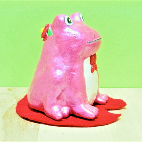 カエル型ピンクフィギュア ピンクのメタリックのツバキのカエル（中）置物＃9 その他置物 工房