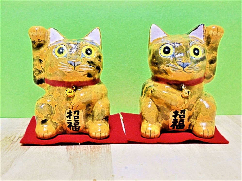 猫　ねこ　招き猫　置物　作家さん Amazon.co.jp: AKINORE 招き猫 皿を捧げる猫さん 置物 玄関収納