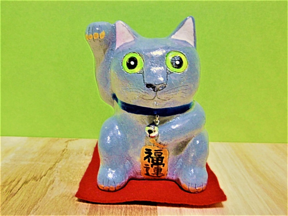 ブルー招き猫【中】 ロシアンブルーの招き猫（中）置物＃44（紙粘土と新聞紙