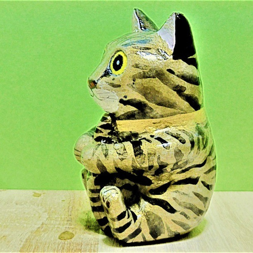 きたむら工房　ネコ置き物 尻尾をつかむキジ猫（中）置物＃80（紙粘土と新聞紙） その他