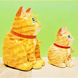 2匹の茶トラ猫（大）と（中）置物＃87（紙粘土と新聞紙） 3枚目の画像