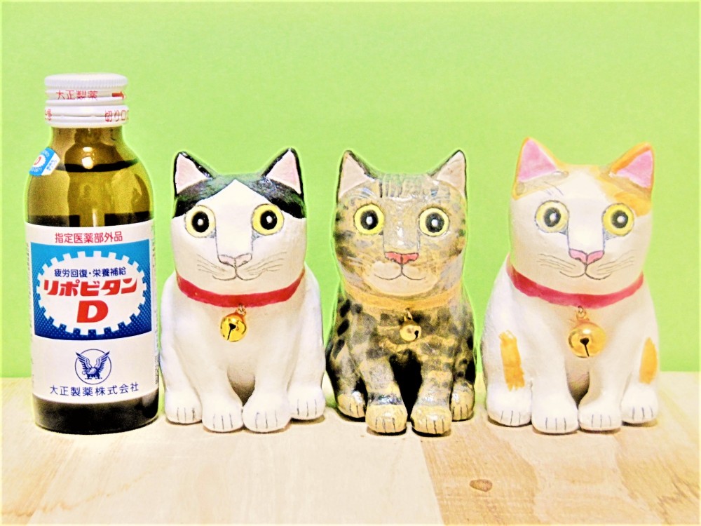 闇窯 3匹の雉猫 3匹の猫（中）（左）白と黒の猫（真ん中）キジ猫（右）三毛猫の ...