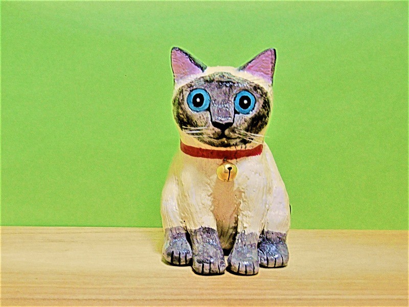 美品　シャム猫　樹脂製　置物　オブジェ　猫　まるで生きている様な　丁寧な作り 美品 シャム猫 樹脂製 置物 オブジェ 猫 まるで生きている様な 丁寧
