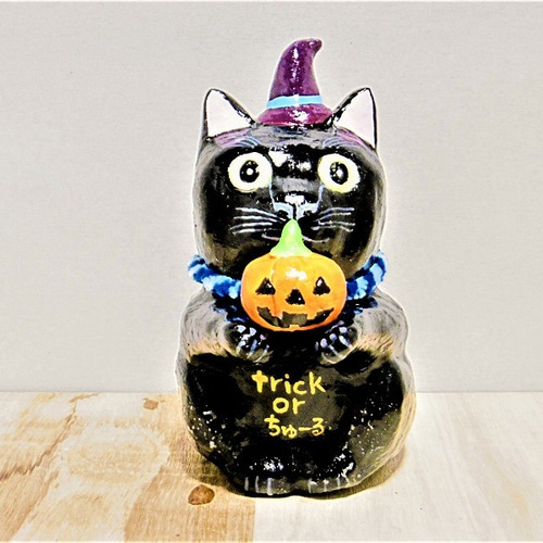 ハロウィンの黒猫（中）置物＃112（紙粘土と新聞紙） その他置物 工房