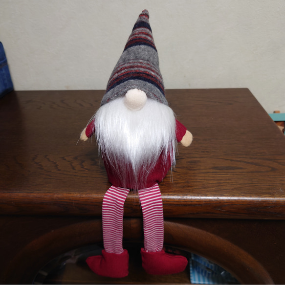 NO.12 赤デニムリメイク サンタクロースの人形　赤デニム&グレー裏起毛ボーダー 2枚目の画像