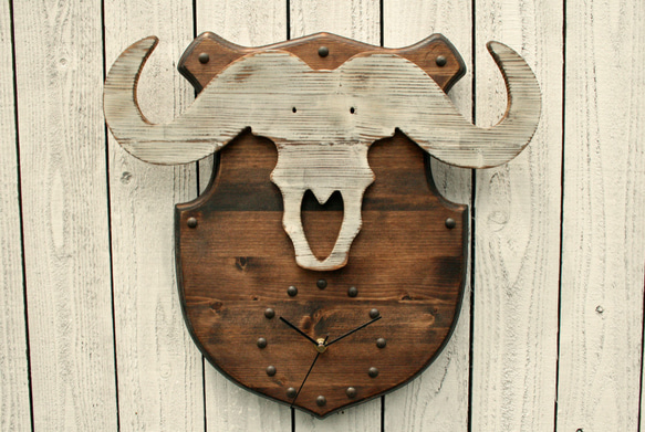 牛骨格掛け時計 Hunting trophy clock Buffalo 1枚目の画像
