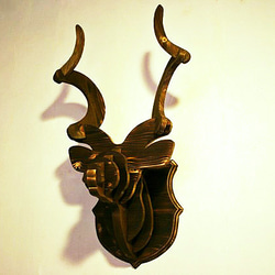 Hunting trophy MI-MI-MOKO(ミーミーモコ) 木製ハンティングトロフィー クーズー 壁掛けオブジェ 1枚目の画像