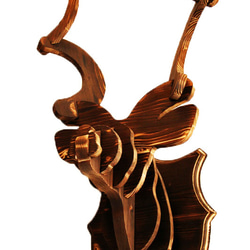 Hunting trophy MI-MI-MOKO(ミーミーモコ) 木製ハンティングトロフィー クーズー 壁掛けオブジェ 3枚目の画像