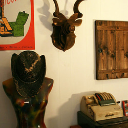 Hunting trophy MI-MI-MOKO(ミーミーモコ) 木製ハンティングトロフィー クーズー 壁掛けオブジェ 5枚目の画像