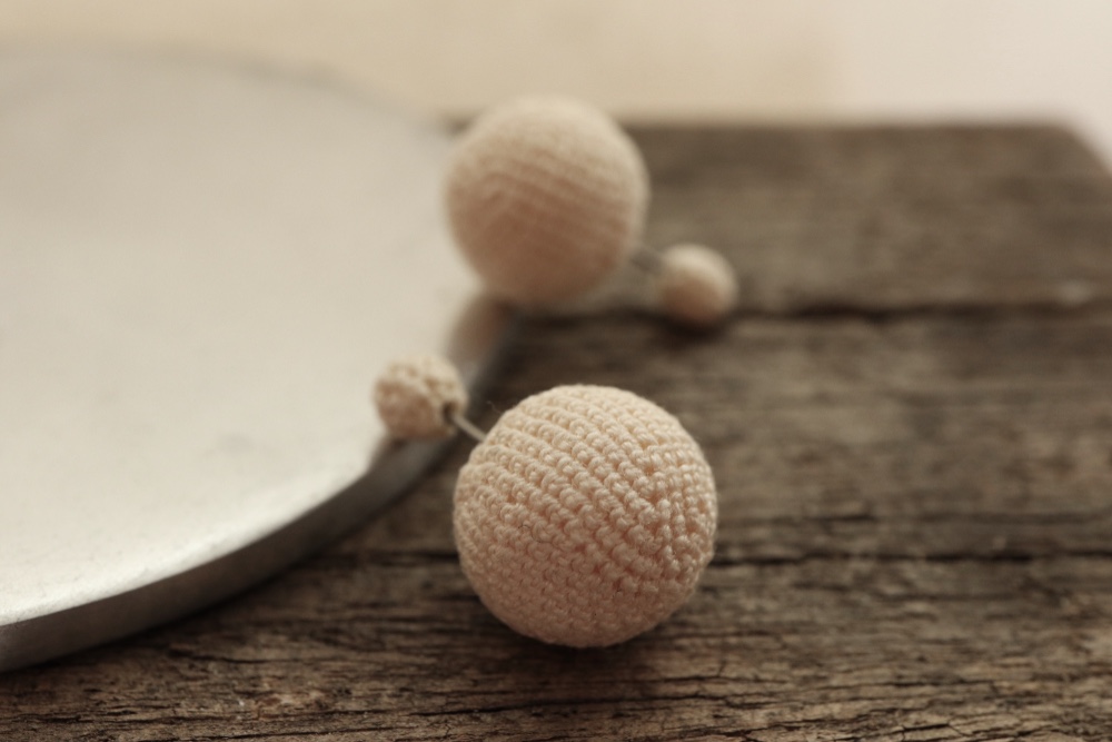 【Dots】大粒小粒 編玉のバックキャッチピアス [綿] [φ5+φ14]