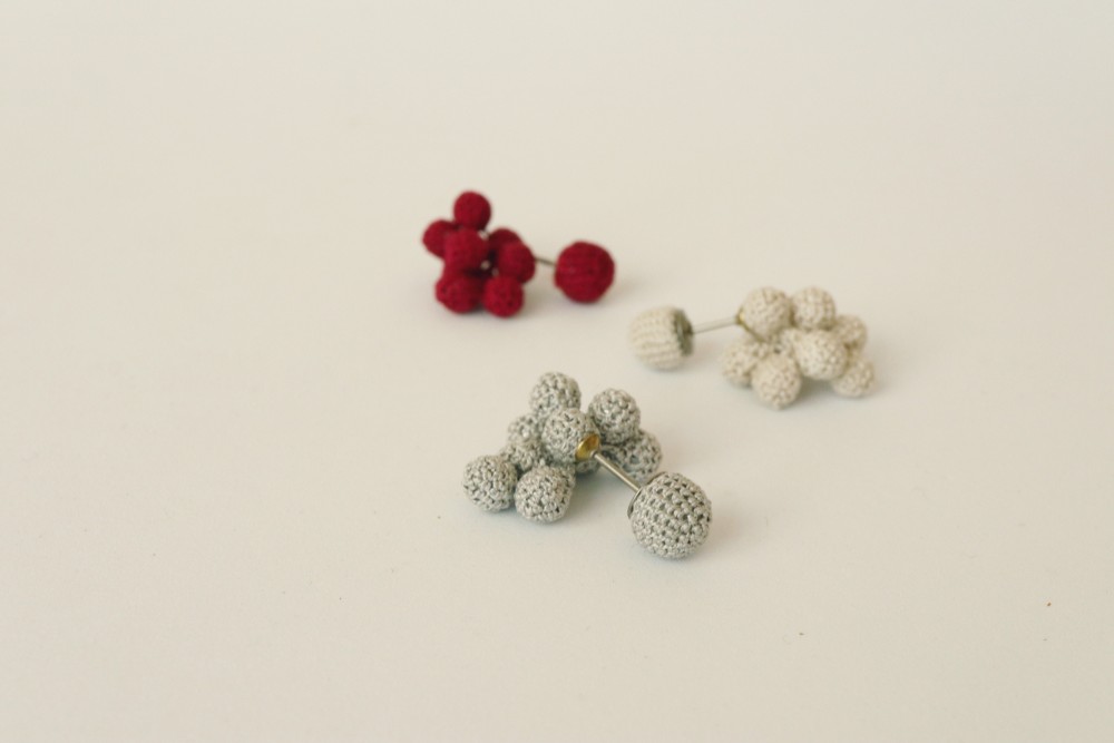 【Dots】9粒と1粒の2wayピアス [絹]  [片耳用]