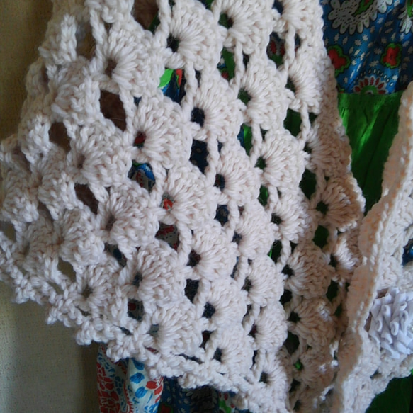 ふんわり編みの三角ストール 2枚目の画像