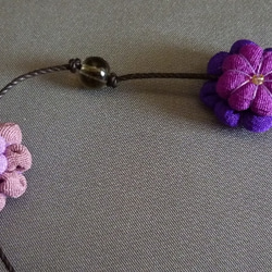 小花のネックレス　紫色 3枚目の画像