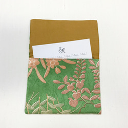 正絹(シルク100%)着物地で作ったカードケース　カード入れ　名刺入れ　黄緑色地草花文様 4枚目の画像