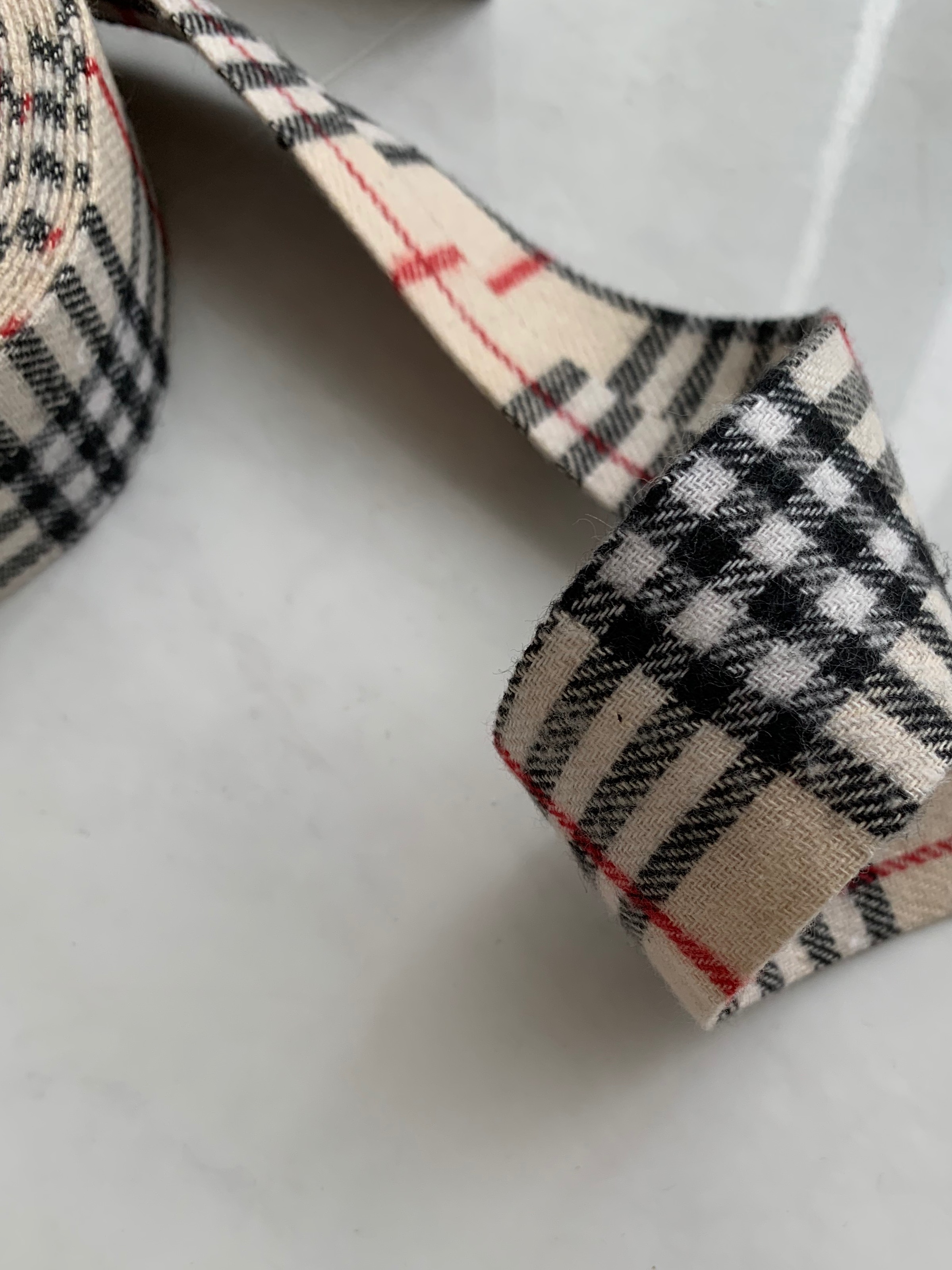 ゴム ゴム バーバリーリボンタイ 美品 お直し品 キッズ ベージュ 未使用近