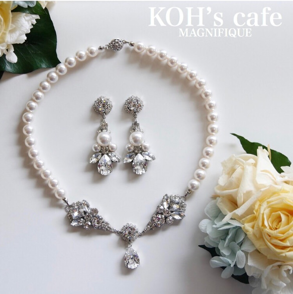 クリスタルパールとスワロフスキーの花嫁すぎるブライダルネックレス  